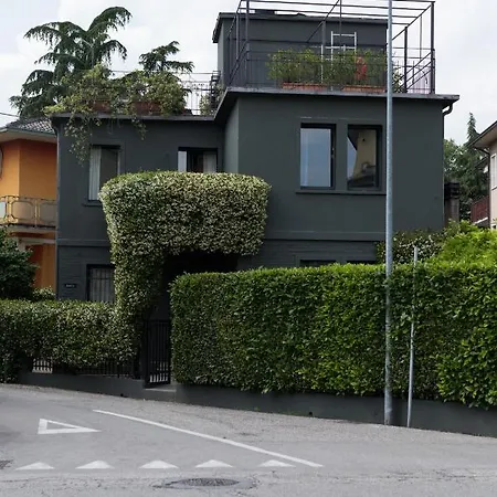 M32 Bed & Breakfast *